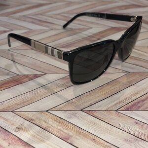 Burberry Black Sunglasses checkered sides